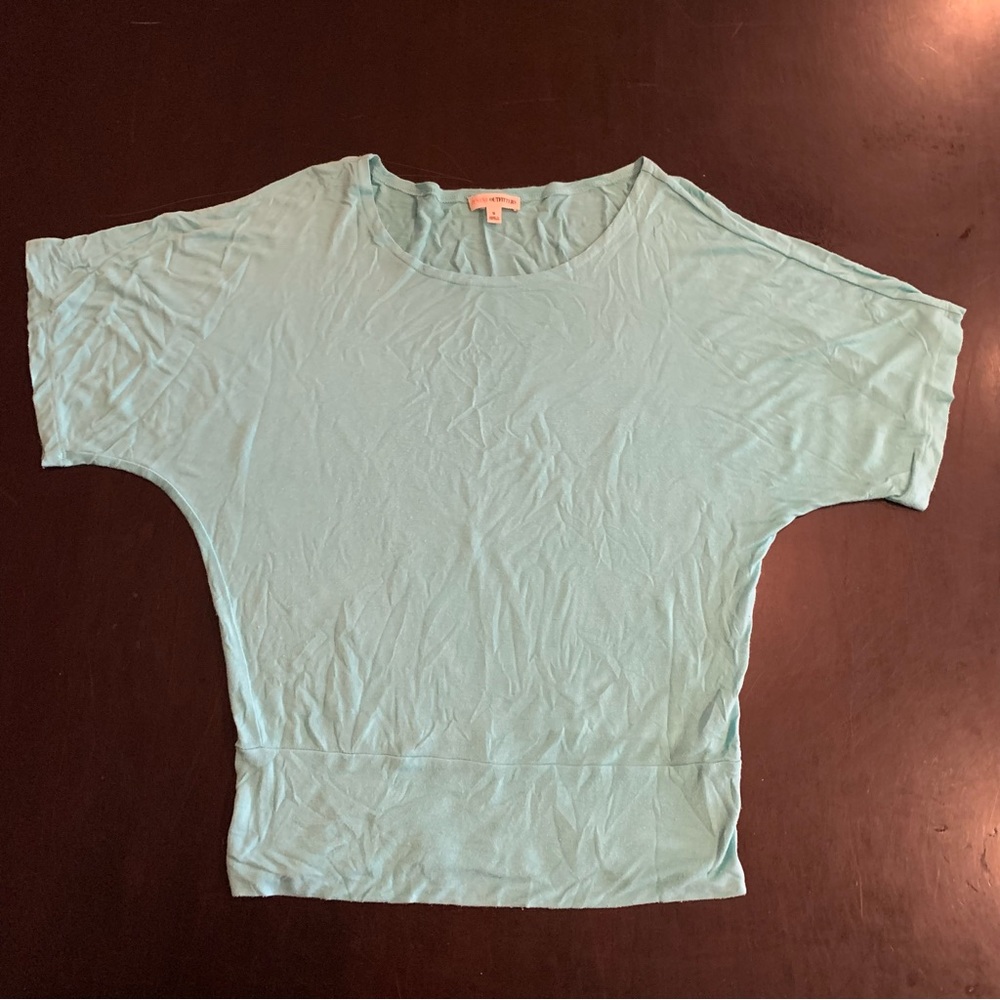 Turquoise tee shirt wide waistband